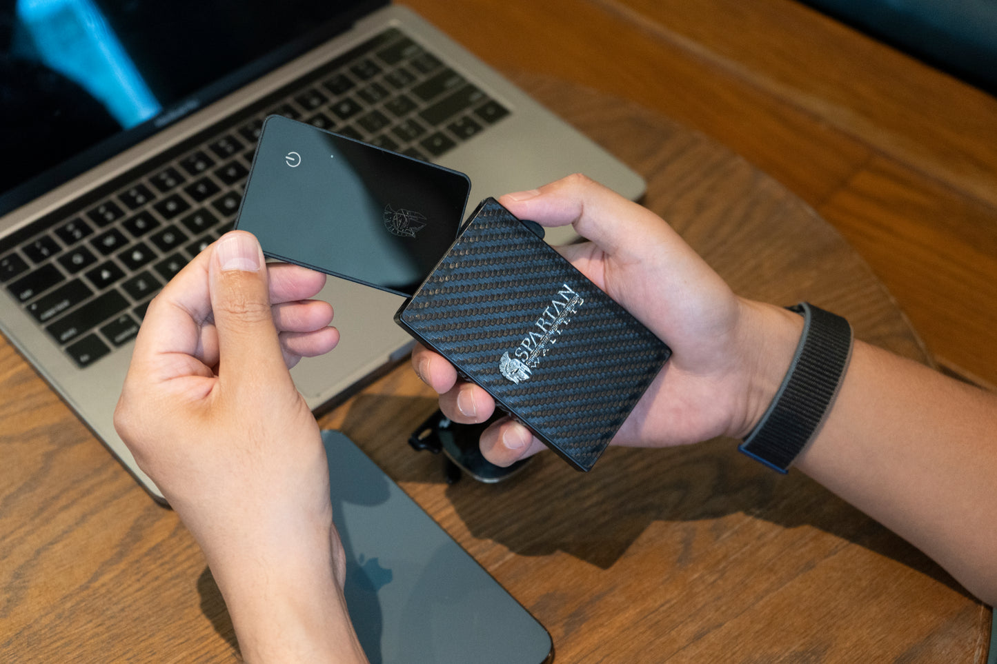 SLIM TRACKER CARD